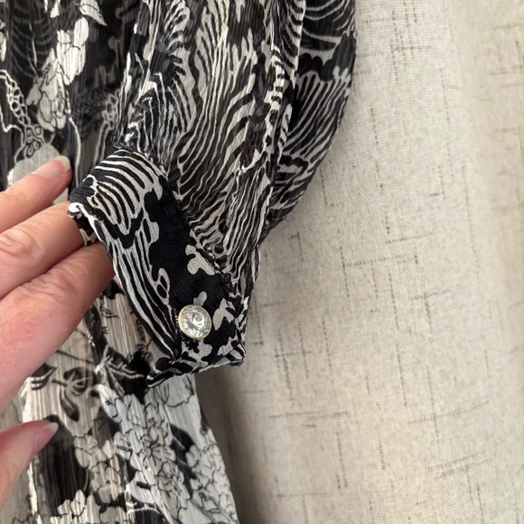 kimchi & blue Black and White Sheer flirty Dress. Multi-patterned.Likely size XS - Picture 9 of 10